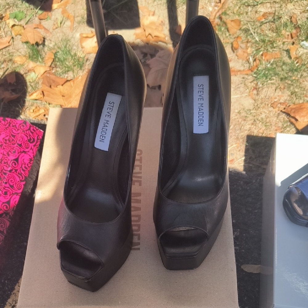 Steve Madden Elegant Black Peep Toe Heels